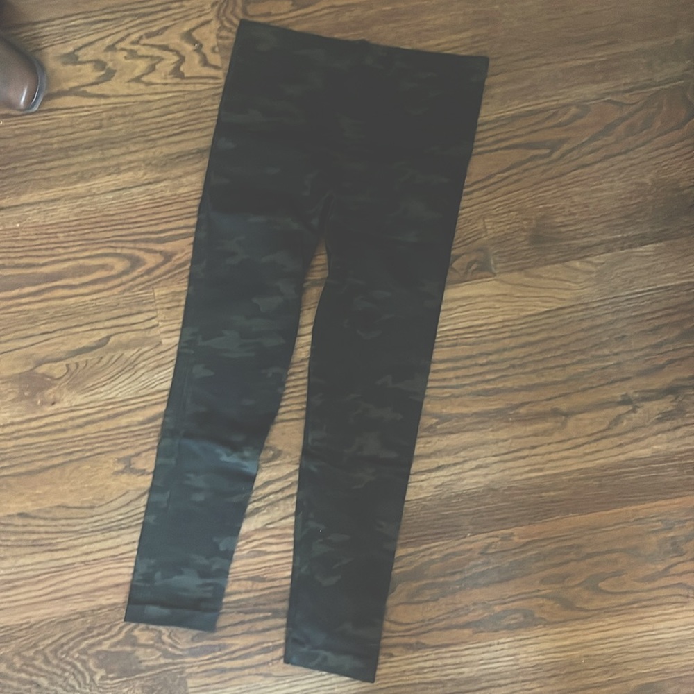 Size L Spanx cammo leggings
